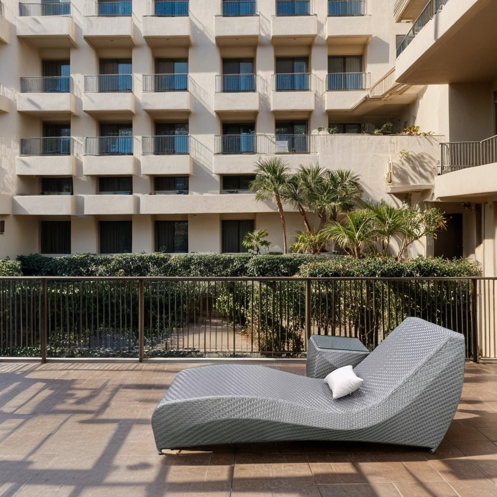 Rattan Sunbed with table