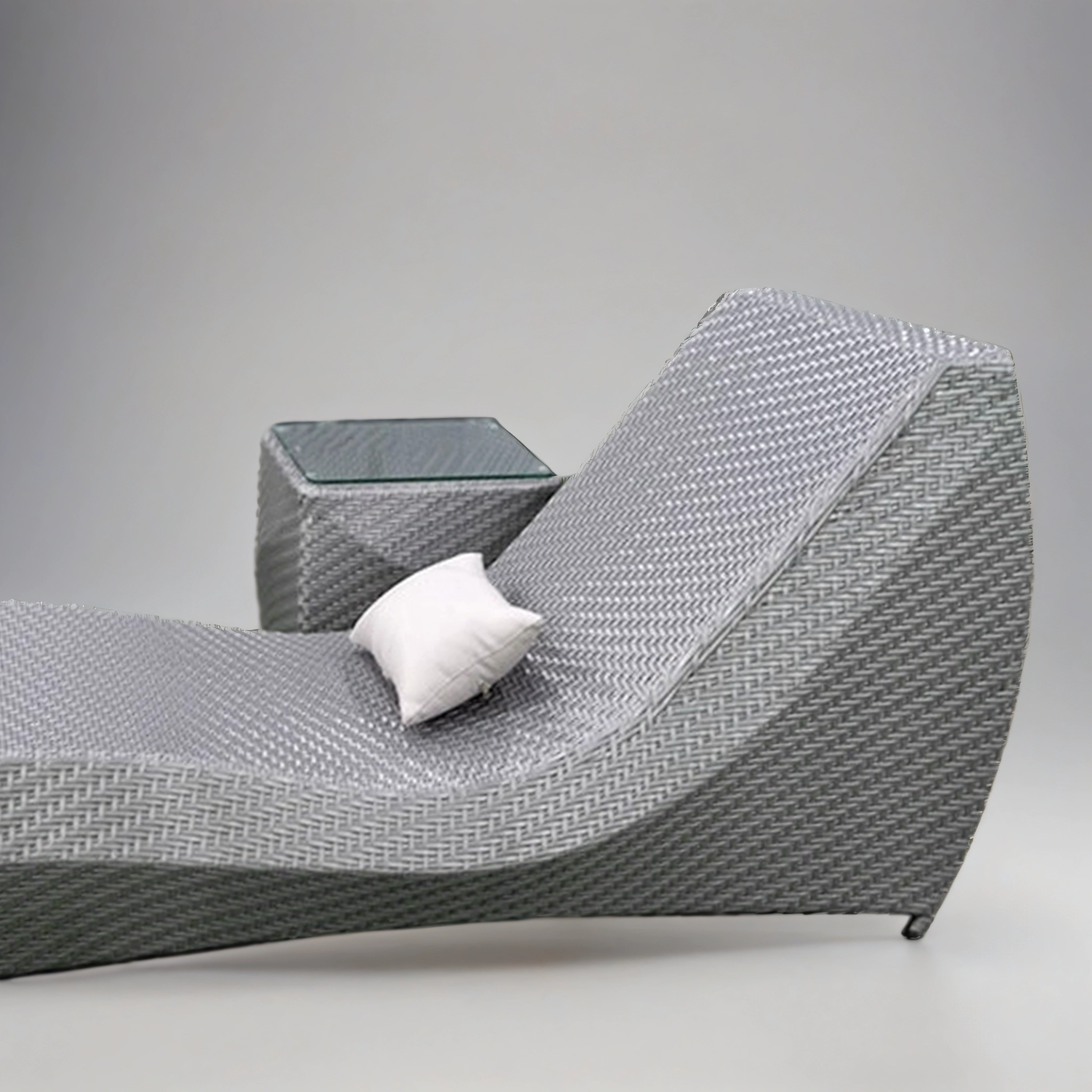 Rattan Sunbed with table